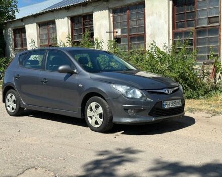 Серый Хендай i30, объемом двигателя 1.6 л и пробегом 310 тыс. км за 4600 $, фото 1 на Automoto.ua