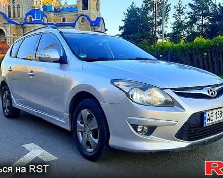 Серый Хендай i30, объемом двигателя 1.4 л и пробегом 227 тыс. км за 6300 $, фото 1 на Automoto.ua