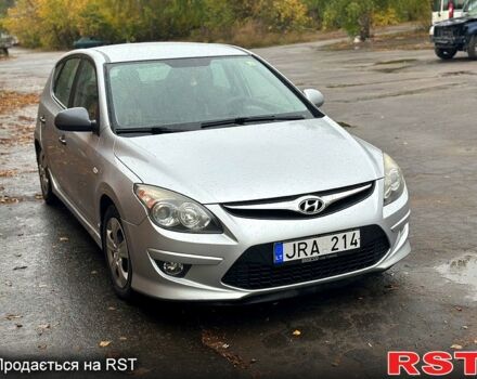 Серый Хендай i30, объемом двигателя 1.4 л и пробегом 200 тыс. км за 2900 $, фото 1 на Automoto.ua