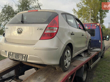 Сірий Хендай i30, об'ємом двигуна 1.4 л та пробігом 200 тис. км за 2500 $, фото 1 на Automoto.ua