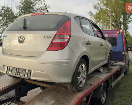 Серый Хендай i30, объемом двигателя 1.4 л и пробегом 200 тыс. км за 2500 $, фото 1 на Automoto.ua