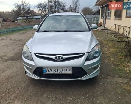 Серый Хендай i30, объемом двигателя 1.4 л и пробегом 300 тыс. км за 5500 $, фото 1 на Automoto.ua