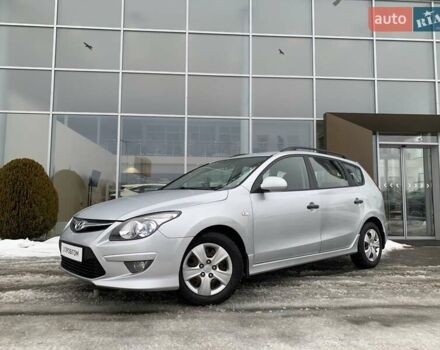 Сірий Хендай i30, об'ємом двигуна 1.6 л та пробігом 227 тис. км за 6000 $, фото 1 на Automoto.ua