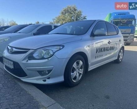 Серый Хендай i30, объемом двигателя 1.4 л и пробегом 295 тыс. км за 6200 $, фото 1 на Automoto.ua