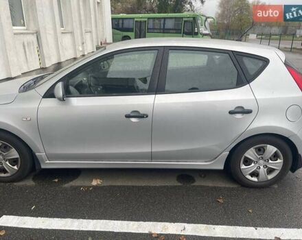 Серый Хендай i30, объемом двигателя 1.4 л и пробегом 195 тыс. км за 6000 $, фото 1 на Automoto.ua