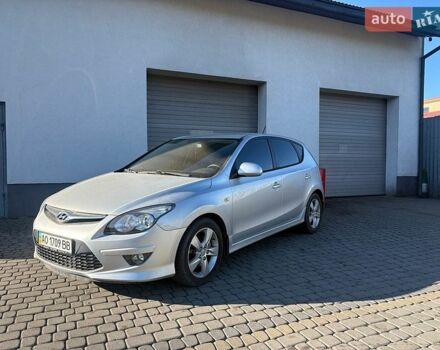 Серый Хендай i30, объемом двигателя 1.4 л и пробегом 136 тыс. км за 6500 $, фото 1 на Automoto.ua