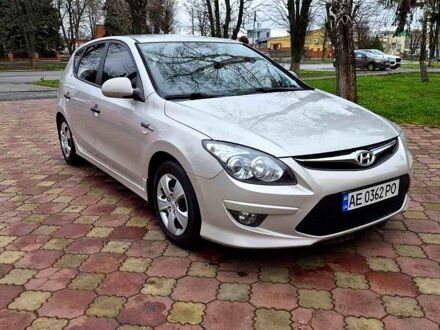 Серый Хендай i30, объемом двигателя 1.6 л и пробегом 200 тыс. км за 7000 $, фото 1 на Automoto.ua