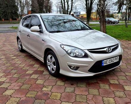 Серый Хендай i30, объемом двигателя 1.6 л и пробегом 200 тыс. км за 7000 $, фото 1 на Automoto.ua