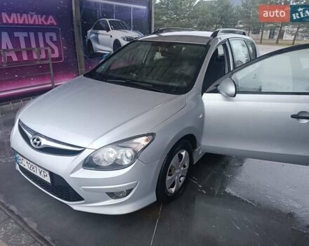 Серый Хендай i30, объемом двигателя 1.58 л и пробегом 246 тыс. км за 5750 $, фото 1 на Automoto.ua