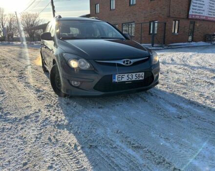 Серый Хендай i30, объемом двигателя 1.6 л и пробегом 300 тыс. км за 3597 $, фото 1 на Automoto.ua