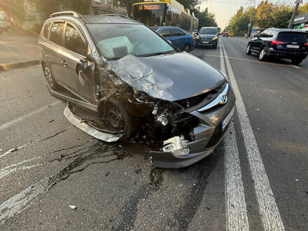 Сірий Хендай i30, об'ємом двигуна 1.58 л та пробігом 208 тис. км за 3000 $, фото 1 на Automoto.ua