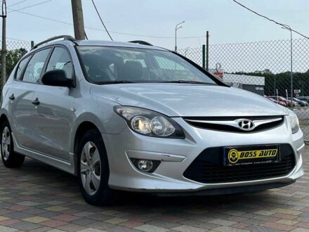 Серый Хендай i30, объемом двигателя 1.6 л и пробегом 245 тыс. км за 7500 $, фото 1 на Automoto.ua