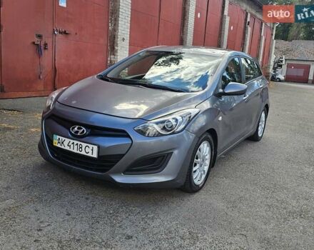 Серый Хендай i30, объемом двигателя 1.4 л и пробегом 200 тыс. км за 4500 $, фото 1 на Automoto.ua