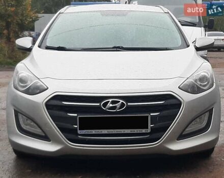 Серый Хендай i30, объемом двигателя 1.58 л и пробегом 228 тыс. км за 9999 $, фото 1 на Automoto.ua