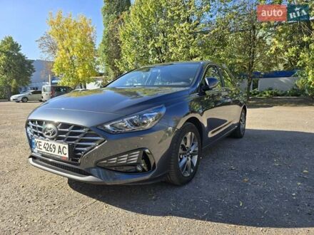 Хендай i30 2024 в Павлограде на Automoto.ua Серый Хендай i30, объемом двигателя 1.5 л и пробегом 14 тыс. км за 21100 $, фото 1 на Automoto.ua