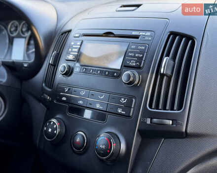 Синий Хендай i30, объемом двигателя 1.6 л и пробегом 192 тыс. км за 7800 $, фото 36 на Automoto.ua