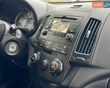 Синий Хендай i30, объемом двигателя 1.6 л и пробегом 189 тыс. км за 7900 $, фото 38 на Automoto.ua