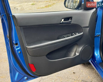 Синий Хендай i30, объемом двигателя 1.6 л и пробегом 189 тыс. км за 7900 $, фото 31 на Automoto.ua