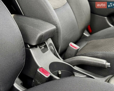 Синий Хендай i30, объемом двигателя 1.6 л и пробегом 189 тыс. км за 7900 $, фото 42 на Automoto.ua