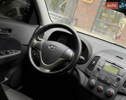 Синий Хендай i30, объемом двигателя 1.4 л и пробегом 191 тыс. км за 6200 $, фото 92 на Automoto.ua