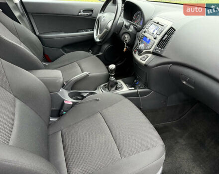 Синий Хендай i30, объемом двигателя 1.4 л и пробегом 235 тыс. км за 6350 $, фото 8 на Automoto.ua