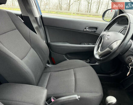 Синий Хендай i30, объемом двигателя 1.4 л и пробегом 235 тыс. км за 6350 $, фото 9 на Automoto.ua