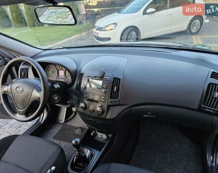 Синий Хендай i30, объемом двигателя 1.4 л и пробегом 184 тыс. км за 5500 $, фото 16 на Automoto.ua