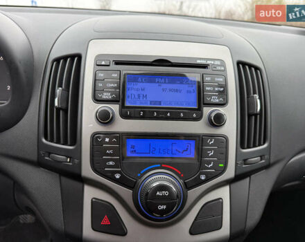 Синий Хендай i30, объемом двигателя 1.4 л и пробегом 235 тыс. км за 6350 $, фото 18 на Automoto.ua