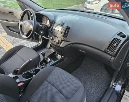 Синий Хендай i30, объемом двигателя 1.4 л и пробегом 184 тыс. км за 5500 $, фото 15 на Automoto.ua