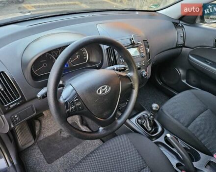 Синий Хендай i30, объемом двигателя 1.4 л и пробегом 184 тыс. км за 5500 $, фото 10 на Automoto.ua