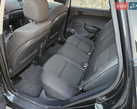 Синий Хендай i30, объемом двигателя 1.4 л и пробегом 184 тыс. км за 5500 $, фото 11 на Automoto.ua