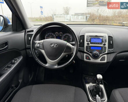 Синий Хендай i30, объемом двигателя 1.4 л и пробегом 235 тыс. км за 6350 $, фото 6 на Automoto.ua
