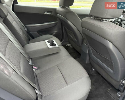 Синий Хендай i30, объемом двигателя 1.4 л и пробегом 235 тыс. км за 6350 $, фото 7 на Automoto.ua