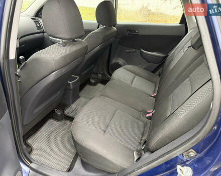 Синий Хендай i30, объемом двигателя 1.4 л и пробегом 251 тыс. км за 4100 $, фото 12 на Automoto.ua