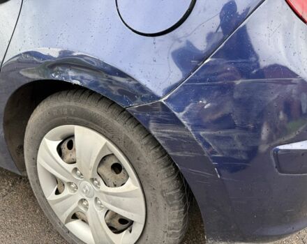 Синий Хендай i30, объемом двигателя 1.4 л и пробегом 251 тыс. км за 4100 $, фото 4 на Automoto.ua