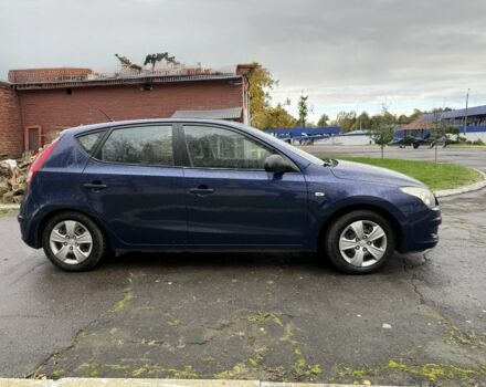 Синий Хендай i30, объемом двигателя 1.4 л и пробегом 251 тыс. км за 4100 $, фото 2 на Automoto.ua