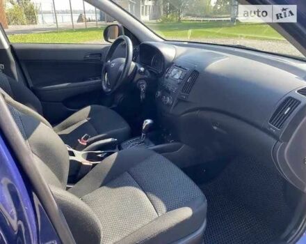 Синий Хендай i30, объемом двигателя 1.6 л и пробегом 248 тыс. км за 7500 $, фото 6 на Automoto.ua