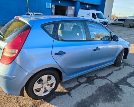 Синий Хендай i30, объемом двигателя 1.6 л и пробегом 286 тыс. км за 5500 $, фото 3 на Automoto.ua