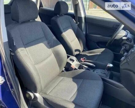 Синий Хендай i30, объемом двигателя 1.6 л и пробегом 248 тыс. км за 7500 $, фото 13 на Automoto.ua