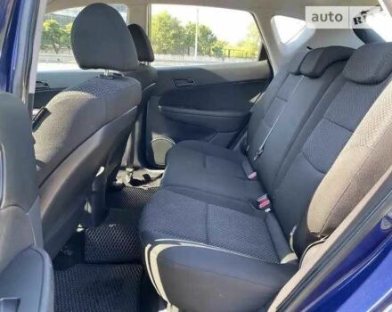 Синий Хендай i30, объемом двигателя 1.6 л и пробегом 248 тыс. км за 7500 $, фото 11 на Automoto.ua