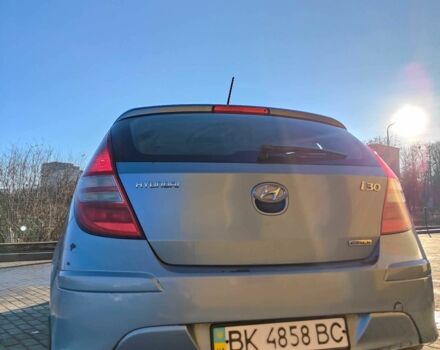 Синий Хендай i30, объемом двигателя 1.6 л и пробегом 286 тыс. км за 5500 $, фото 9 на Automoto.ua