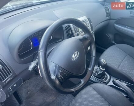 Синий Хендай i30, объемом двигателя 1.4 л и пробегом 225 тыс. км за 7000 $, фото 11 на Automoto.ua