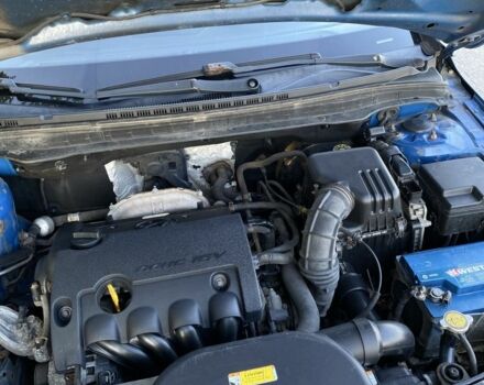 Синий Хендай i30, объемом двигателя 1.4 л и пробегом 200 тыс. км за 2400 $, фото 6 на Automoto.ua