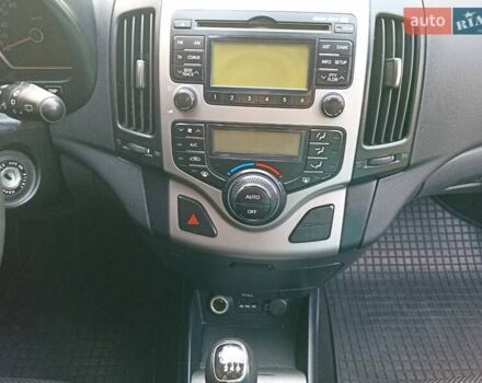 Синій Хендай i30, об'ємом двигуна 1.59 л та пробігом 198 тис. км за 6400 $, фото 11 на Automoto.ua