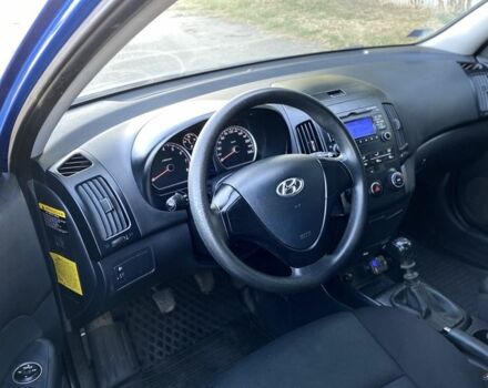 Синий Хендай i30, объемом двигателя 1.4 л и пробегом 200 тыс. км за 2400 $, фото 5 на Automoto.ua