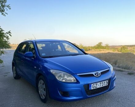 Синий Хендай i30, объемом двигателя 1.4 л и пробегом 200 тыс. км за 2400 $, фото 2 на Automoto.ua