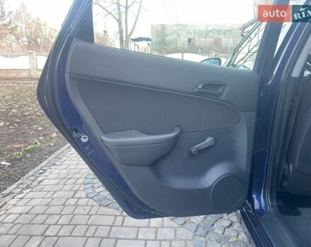 Синий Хендай i30, объемом двигателя 1.4 л и пробегом 225 тыс. км за 7000 $, фото 14 на Automoto.ua
