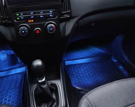 Синий Хендай i30, объемом двигателя 1.4 л и пробегом 145 тыс. км за 6300 $, фото 16 на Automoto.ua