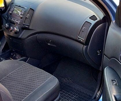 Синій Хендай i30, об'ємом двигуна 1.4 л та пробігом 230 тис. км за 6300 $, фото 4 на Automoto.ua