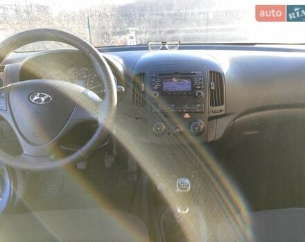 Синий Хендай i30, объемом двигателя 1.58 л и пробегом 286 тыс. км за 5500 $, фото 12 на Automoto.ua